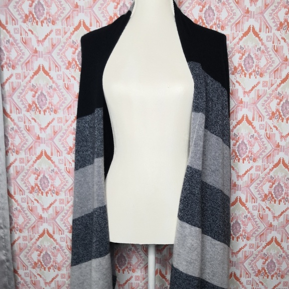 Neiman Marcus Sweaters - Neiman Marcus Medium Open Front Cashmere Wrap